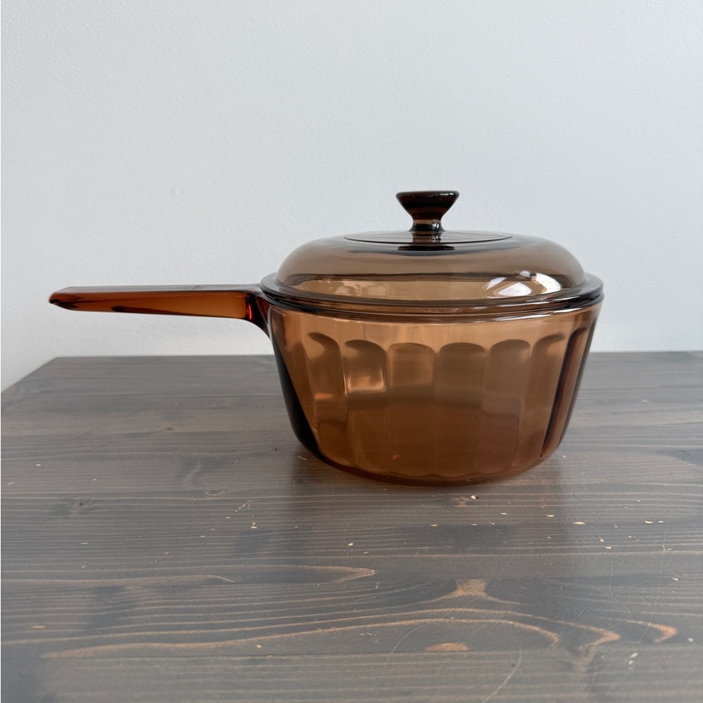 Vintage Corning Visions optic pot & lid 
1.5 litre